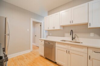 2422 W Fargo Ave in Chicago, IL - Building Photo - Building Photo