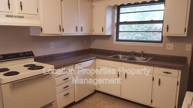 819 Connecticut St in Lawrence, KS - Building Photo - Building Photo