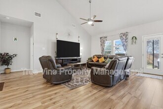 12108 Icon Rdg in San Antonio, TX - Building Photo - Building Photo