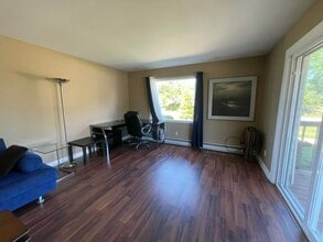 10635 N Ivy Ct in Mequon, WI - Building Photo - Building Photo