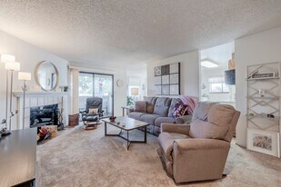 Alameda West Apartments in Fircrest, WA - Building Photo