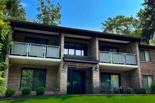 Devou Village in Fort Wright, KY - Building Photo