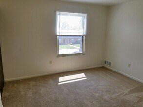 721 Hemlock Square in Zelienople, PA - Building Photo - Building Photo