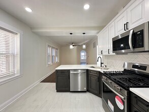 3045 W Addison St, Unit 2 in Chicago, IL - Building Photo - Building Photo