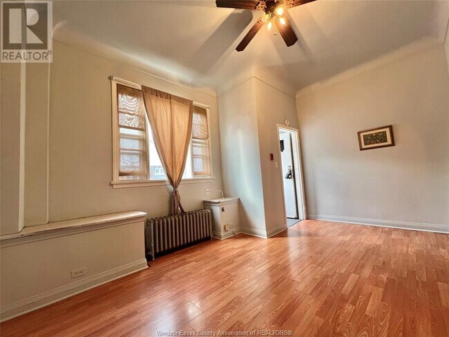 121b Hanna St W in Windsor, ON - Building Photo - Building Photo