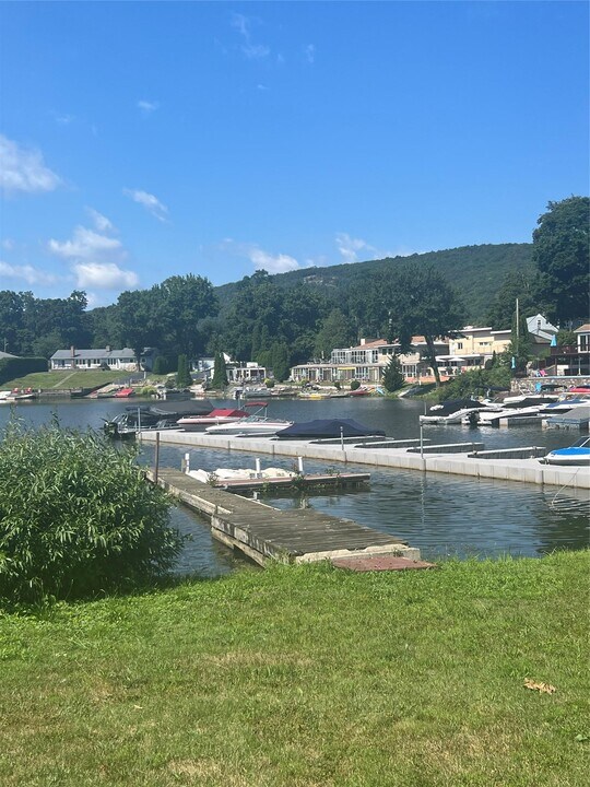 1169 NY-17A in Greenwood Lake, NY - Foto de edificio