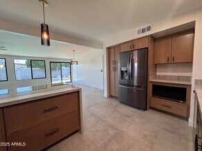 3749 E Laurel Ln in Phoenix, AZ - Building Photo - Building Photo