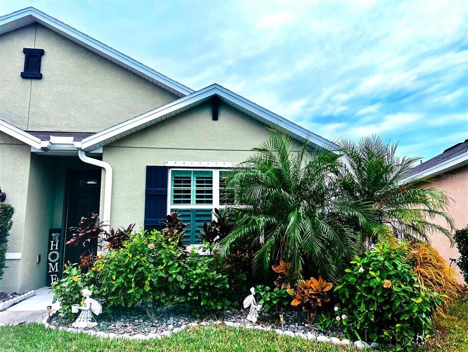 16405 Treasure Point Dr in Wimauma, FL - Building Photo