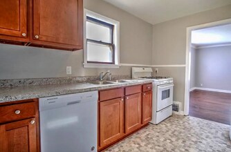 383 N Dewey St in St. Paul, MN - Building Photo - Building Photo