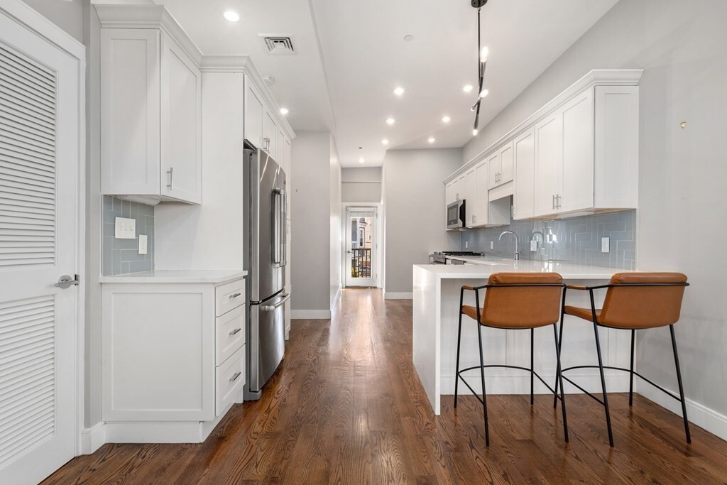 33 Condor St-Unit -3 in Boston, MA - Building Photo