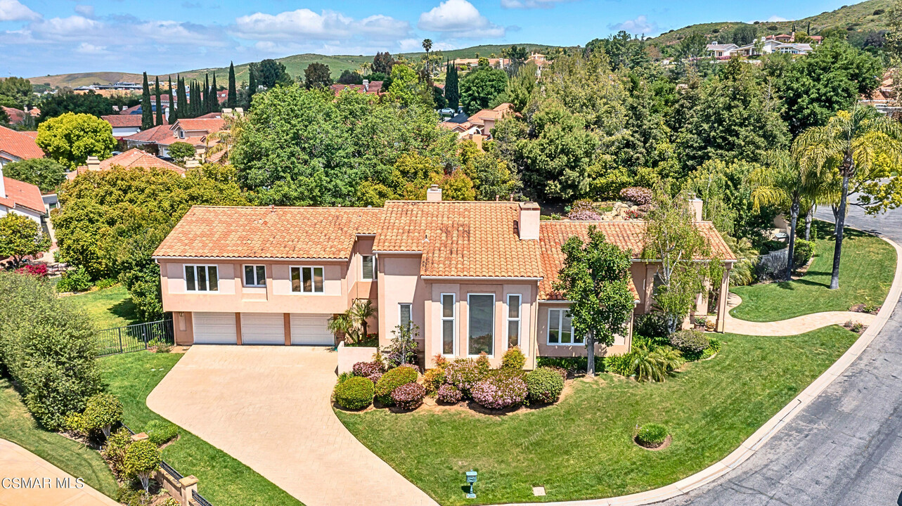 1687 Castlebridge Ct in Westlake Village, CA - Building Photo