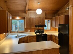 2094 1/2 Arthur St in Eugene, OR - Building Photo - Building Photo