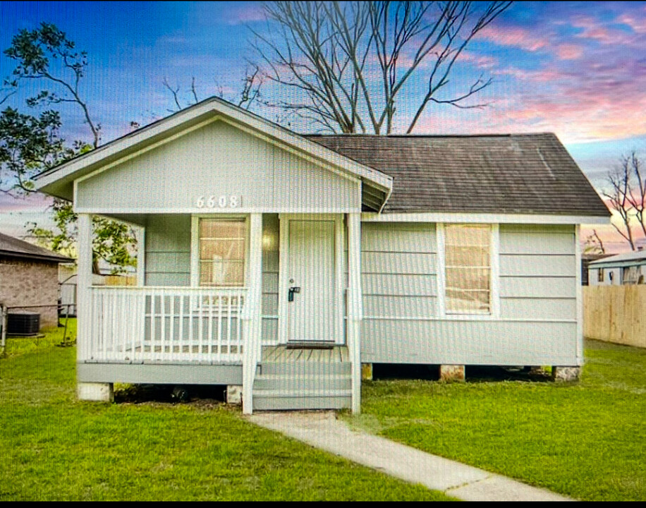6608 Georgianna Dr in Pasadena, TX - Building Photo