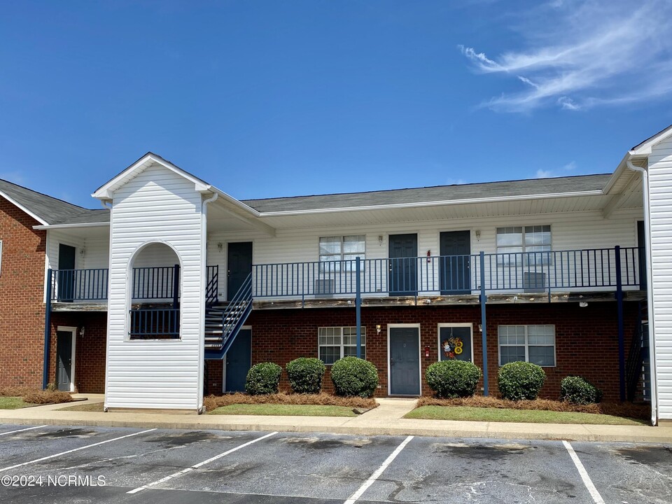 1287 Park W Dr in Greenville, NC - Building Photo