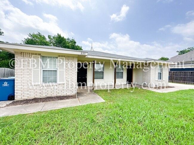 property at 221-223-223 E Lamar