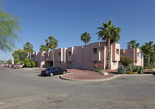 Flamingo Suites in Tucson, AZ - Foto de edificio - Building Photo