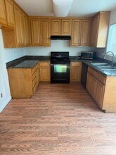 243 F St in Los Banos, CA - Foto de edificio - Building Photo