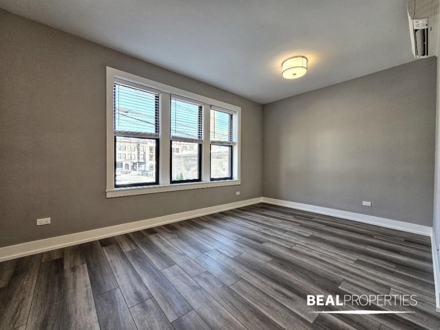 3943.5 N Janssen Ave in Chicago, IL - Building Photo