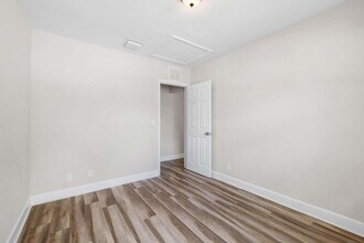 409 50th St in Palm Beach, FL - Building Photo - Building Photo