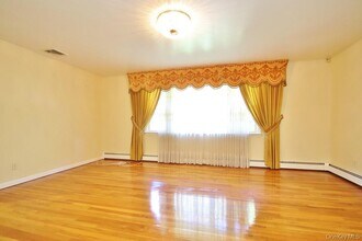 570 Manville Rd in Pleasantville, NY - Building Photo - Building Photo