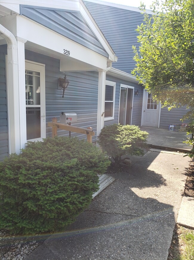 3219 Hanover Dr in Lafayette, IN - Foto de edificio - Building Photo