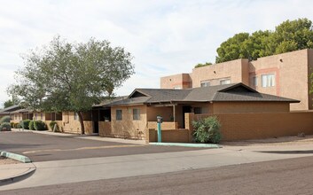 Sage Villas Apartments in Glendale, AZ - Foto de edificio - Building Photo