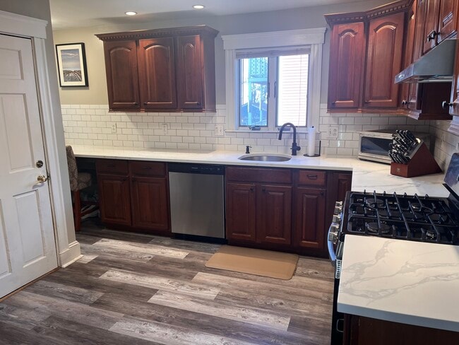 10 Lafayette St in Quincy, MA - Foto de edificio - Building Photo