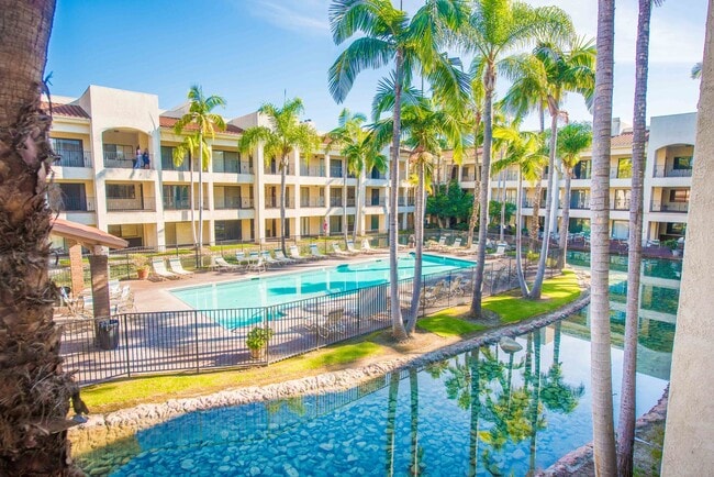 11600 Warner Ave in Fountain Valley, CA - Foto de edificio - Building Photo