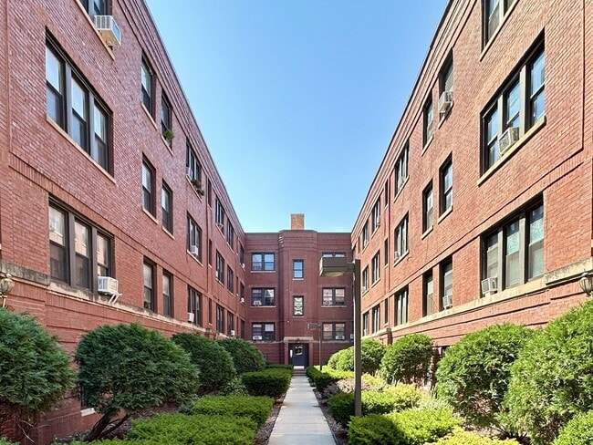 property at 5748 N Winthrop Ave
