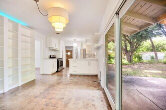 1616 Ashberry Dr in Austin, TX - Building Photo - Building Photo