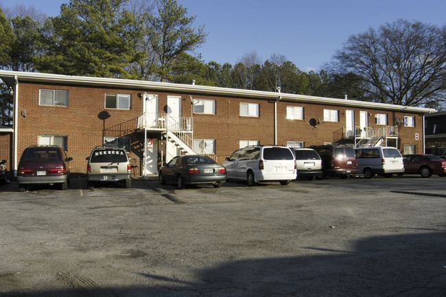 609 Allen Dr in Riverdale, GA - Foto de edificio - Building Photo