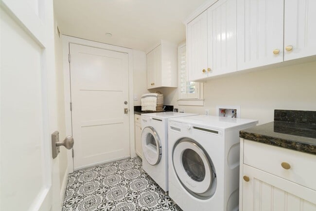3731 4th Ave in Newport Beach, CA - Building Photo - Building Photo