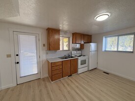 325 S 600 W in Logan, UT - Building Photo