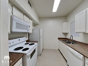 9620 W Russell Rd, Unit 1125 in Las Vegas, NV - Building Photo - Building Photo