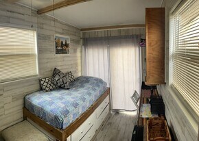 46E 12th Ave, Unit Studio for 1 person only in Stock Island, FL - Building Photo