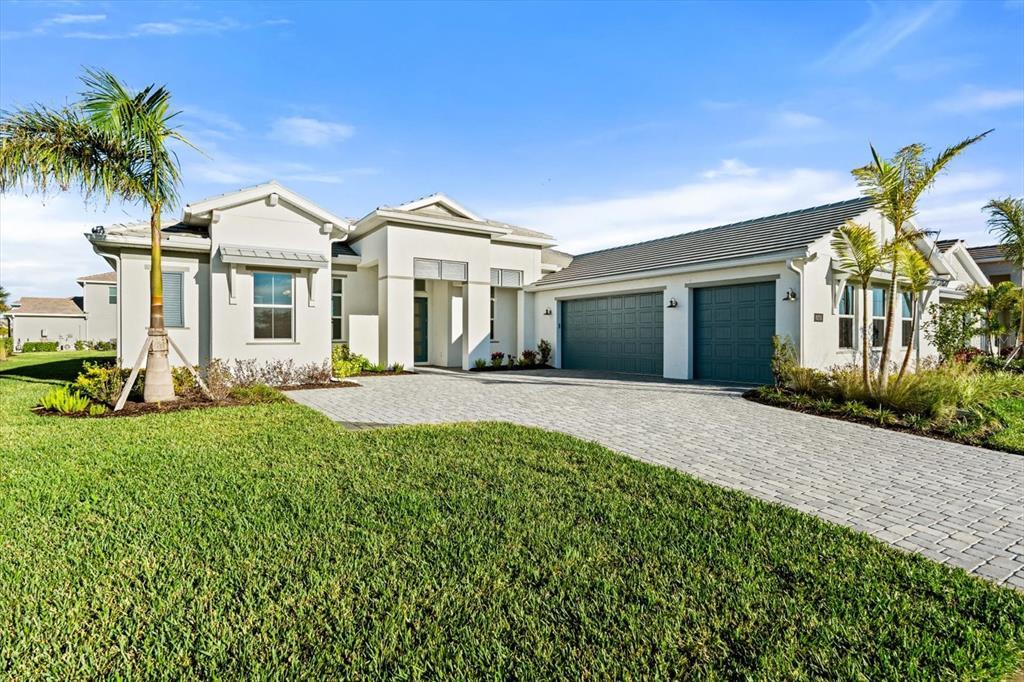 8250 Nevis Run in Bradenton, FL - Building Photo