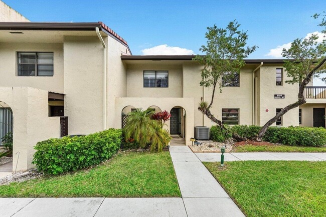 property at 8566 Casa Del Lago