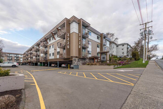 3220 Quadra St in Victoria, BC - Building Photo - Building Photo