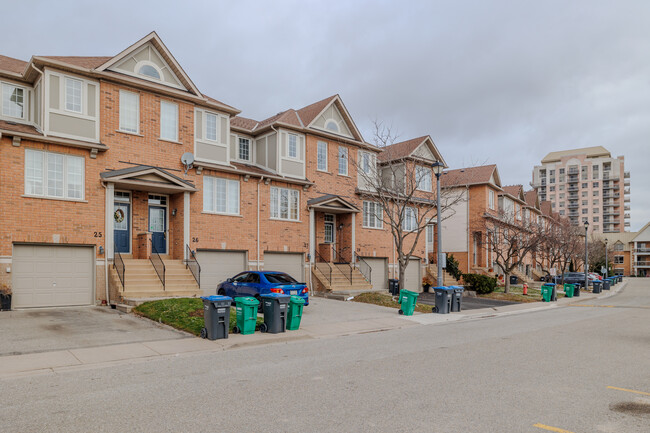 5055 Heatherleigh Av in Mississauga, ON - Building Photo - Building Photo