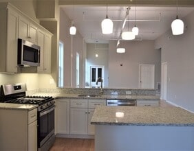 277 Central St in Acton, MA - Foto de edificio - Building Photo