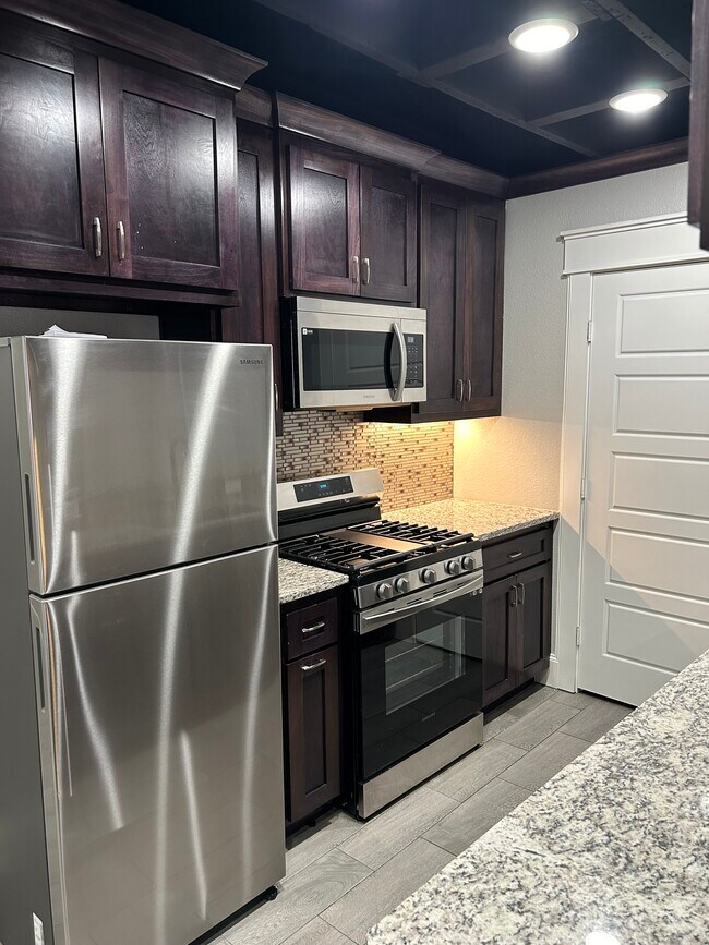 324 E Erwin St in Tyler, TX - Building Photo - Building Photo