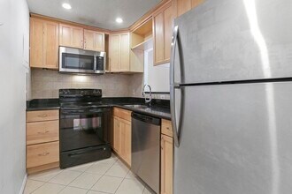 12 Pond Ln in Arlington, MA - Building Photo - Building Photo