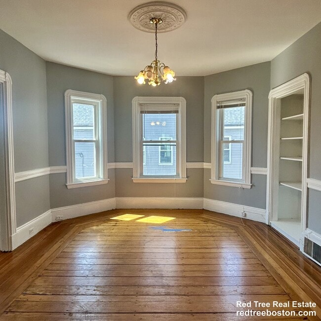 29 Victoria St, Unit 2 in Somerville, MA - Foto de edificio - Building Photo