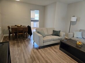 7219 Mohawk St, Unit Unit B in San Diego, CA - Building Photo - Building Photo