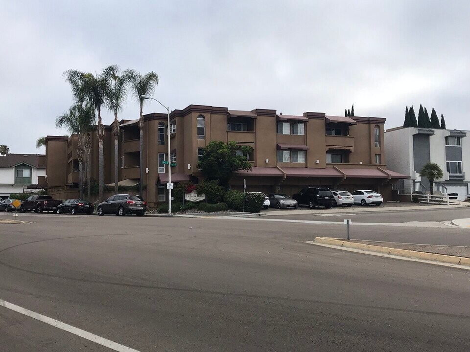 5051 La Jolla Blvd, Unit 5051- La Jolla Blvd. #301 in San Diego, CA - Building Photo