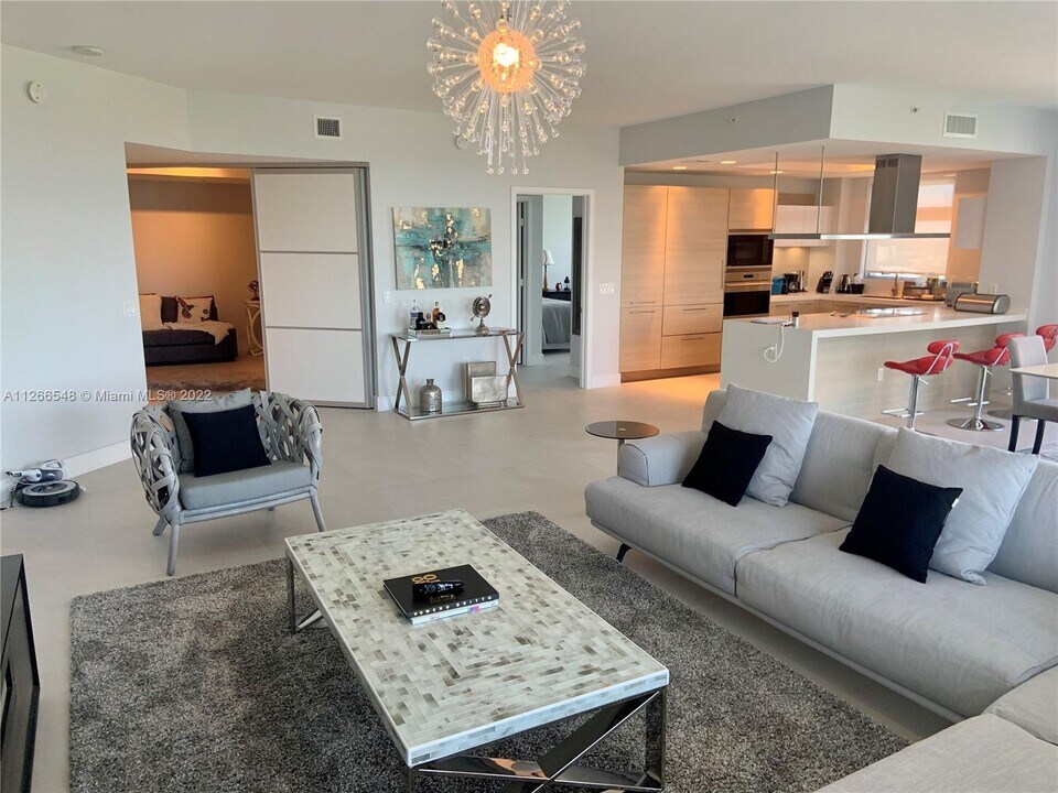 17301 Biscayne Blvd-Unit -1602 in North Miami Beach, FL - Foto de edificio