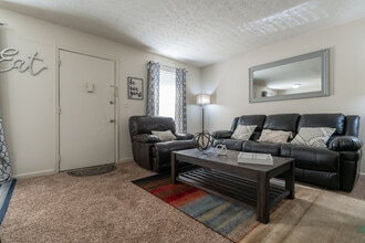Southwood in Louisville, KY - Foto de edificio - Interior Photo