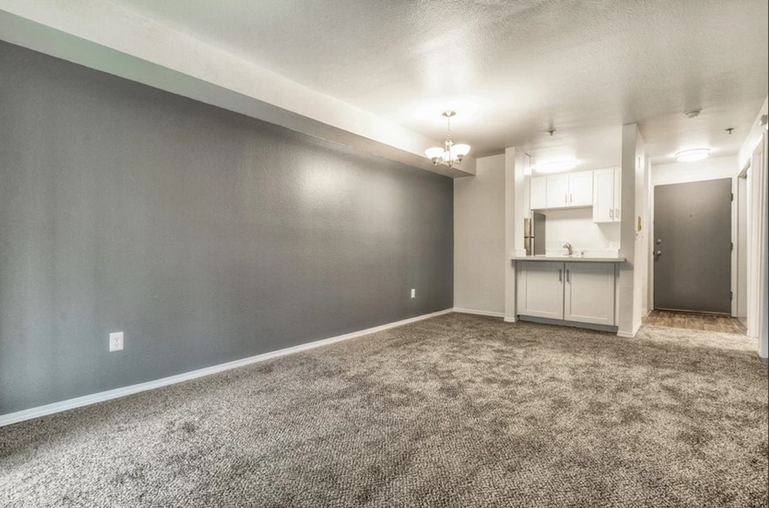 1800 S 330th St in Federal Way, WA - Building Photo