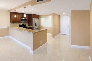 8020 Hampton Blvd in North Lauderdale, FL - Building Photo