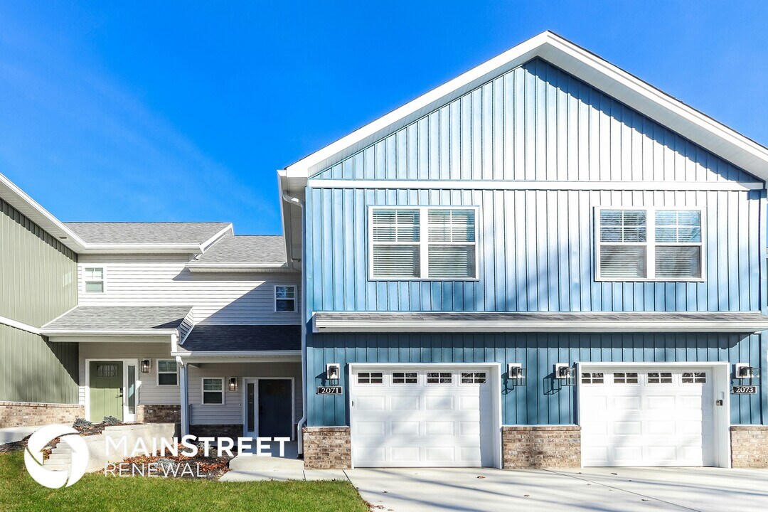 2071 Paddle Wheel Dr, Unit 555 in Jeffersonville, IN - Building Photo